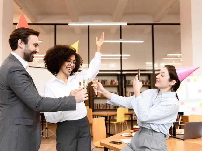 Team at Savvy Brains